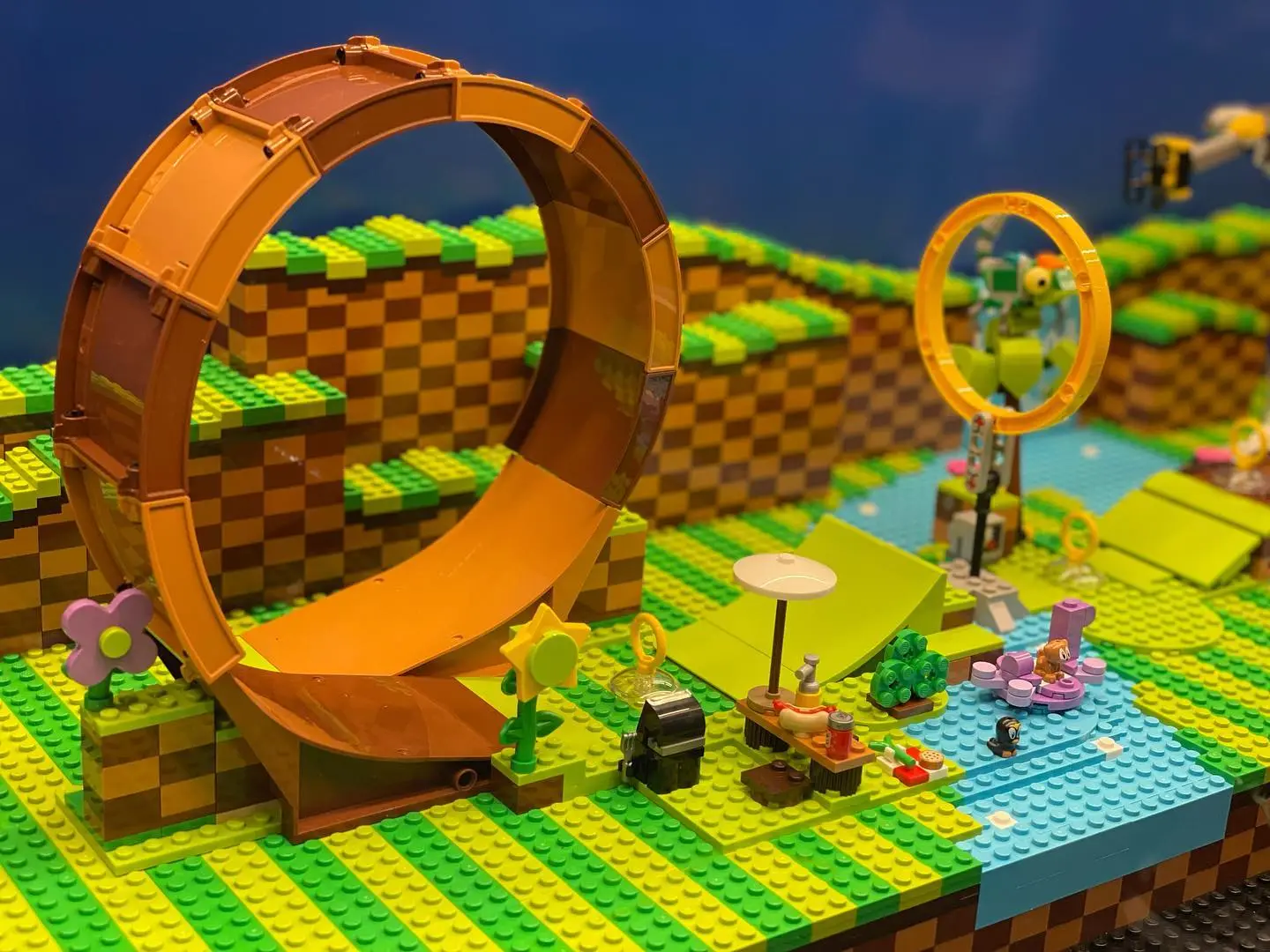 LEGO Sonic the Hedgehog Green Hill Zone with large loop and checkered landscape