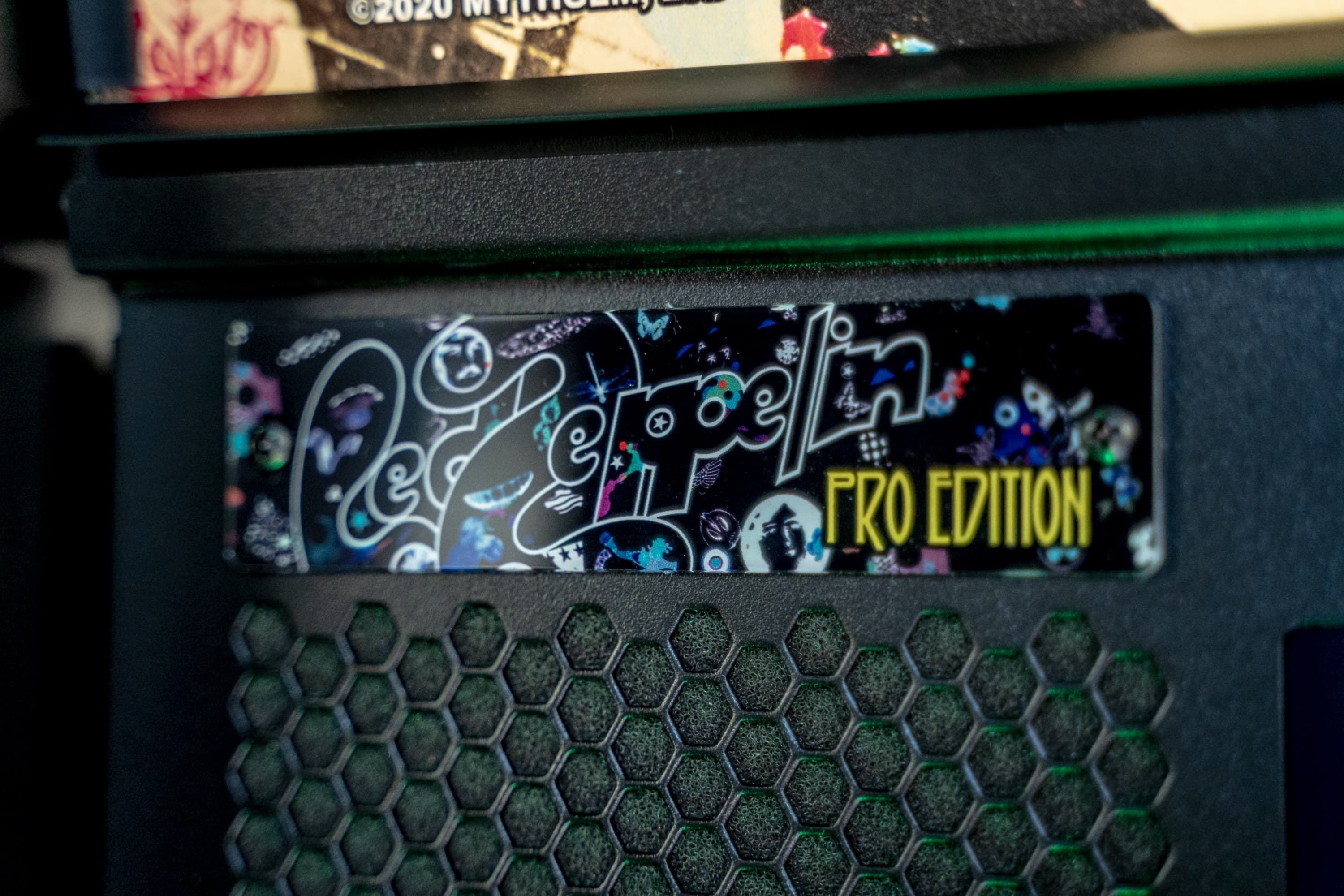 Geekbln Pro Edition logo on dark device with hexagonal mesh background