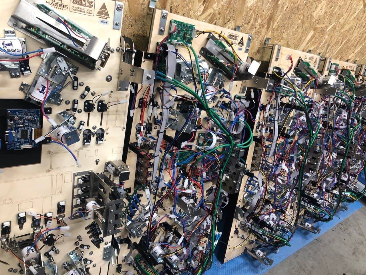 who makes pinball machines today